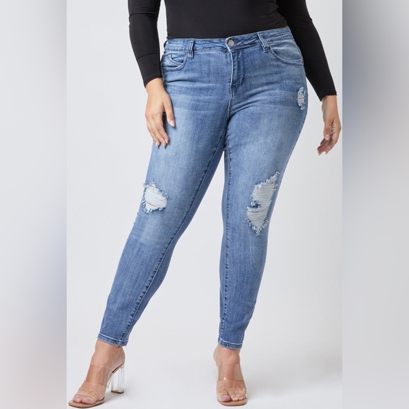 YMI Wannabettabutt Mid-Rise Skinny Jean - Picture 2 of 8